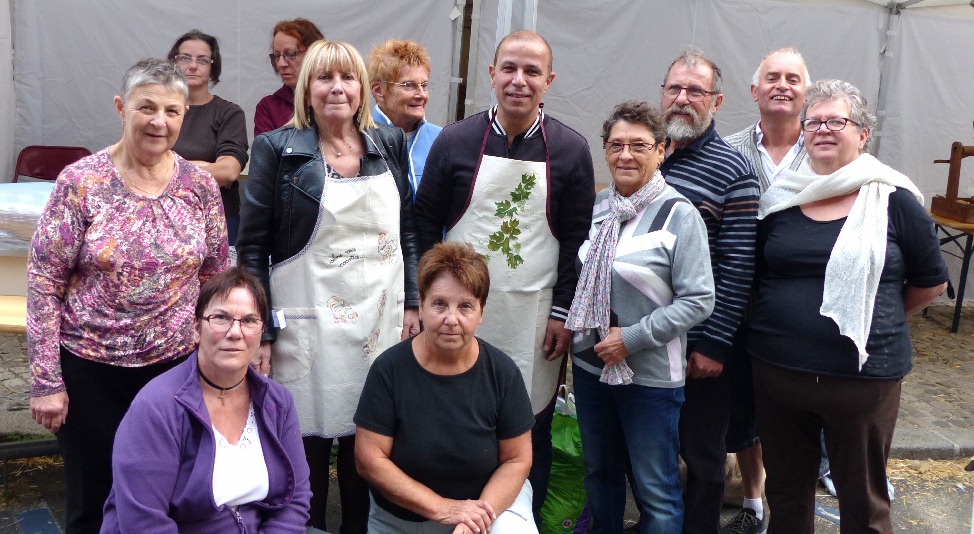 Les membres de la Rabouilleuse avec les organisateurs de la manifestation